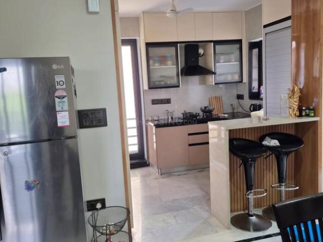 3 BHK Apartment in Sector 56 for rent Gurgaon. The reference number is 21109221