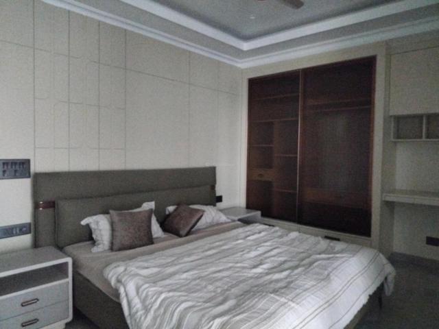 3 BHK Apartment in Sector 58 for resale Gurgaon. The reference number is 18838085