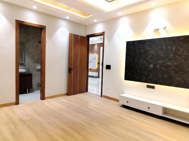 3 BHK Apartment in Sector 52 for rent Gurgaon. The reference number is 18896992