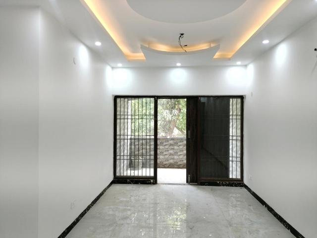 3 BHK Apartment in Sector 5 Dwarka for resale New Delhi. The reference number is 19701715