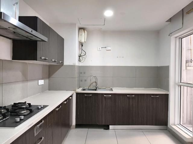3 BHK Apartment in Sector 67 for resale Gurgaon. The reference number is 18047501