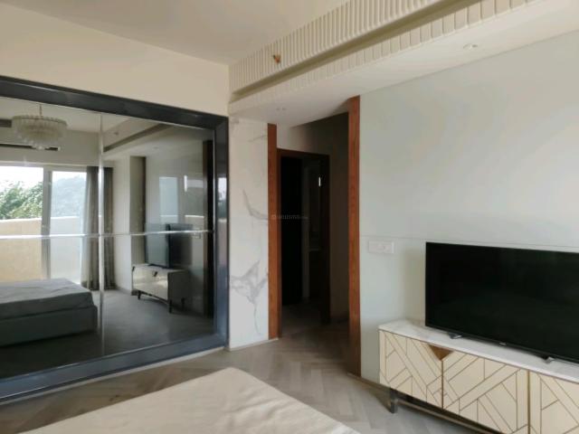 3 BHK Apartment in Sector 69 for resale Gurgaon. The reference number is 21263151