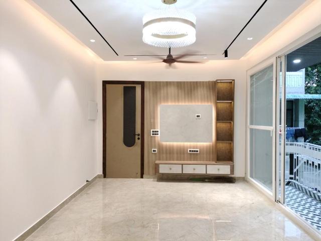 3 BHK Apartment in Sector 6 Dwarka for resale New Delhi. The reference number is 21222671
