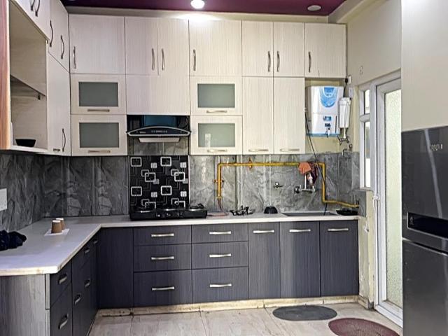 3 BHK Apartment in Sector 75 for rent Noida. The reference number is 18160770