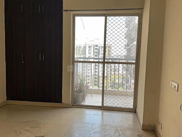 3 BHK Apartment in Sector 75 for rent Noida. The reference number is 19977387