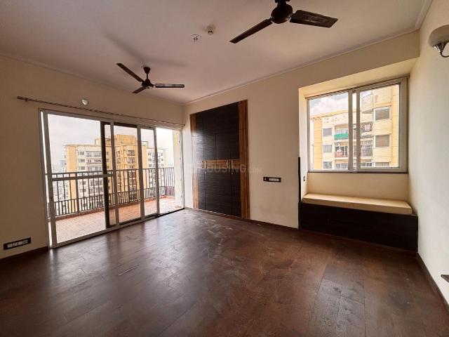 3 BHK Apartment in Sector 75 for resale Noida. The reference number is 21112605