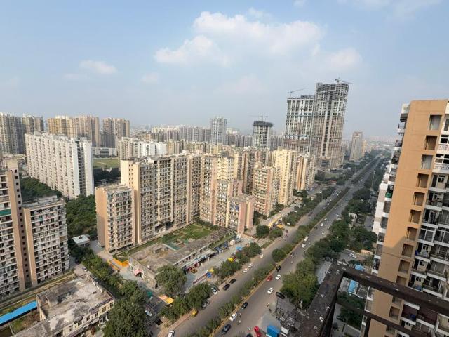 3 BHK Apartment in Sector 76 for rent Noida. The reference number is 21147925