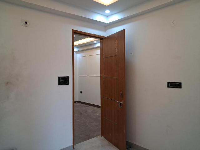 3 BHK Apartment in Sector 73 for resale Noida. The reference number is 21016492