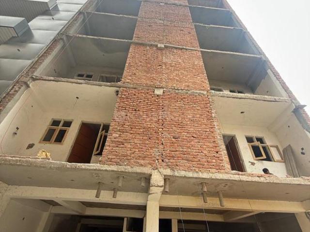 3 BHK Apartment in Sector 73 for resale Noida. The reference number is 21273490