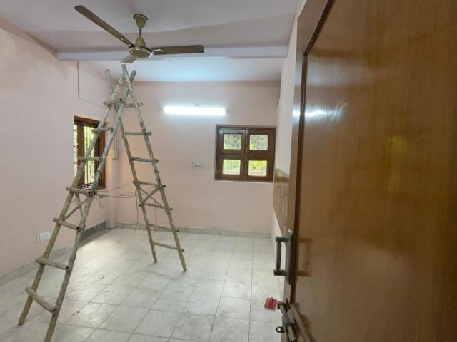 3 BHK Apartment in Sector 8 Rohini for rent New Delhi. The reference number is 21103608