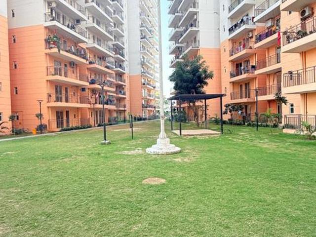 3 BHK Apartment in Sector 92 for rent Gurgaon. The reference number is 18749551