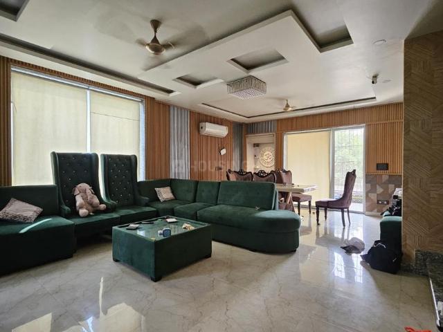 3 BHK Apartment in Sector 93B for rent Noida. The reference number is 17742339