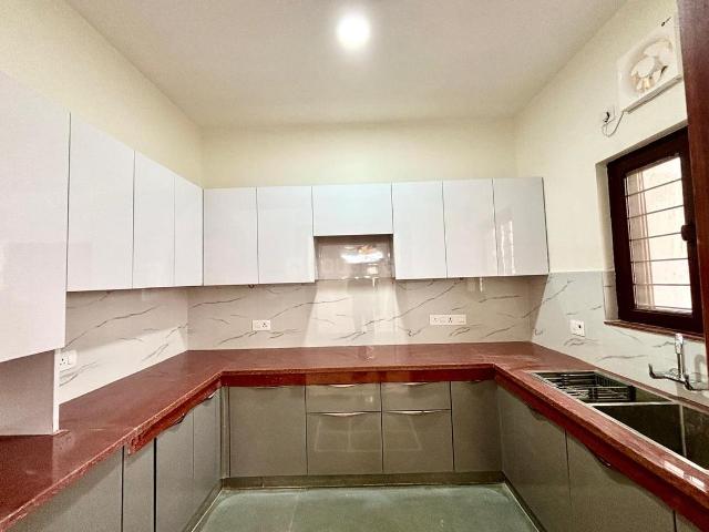 3 BHK Apartment in Sector 9 for resale Gurgaon. The reference number is 19419218