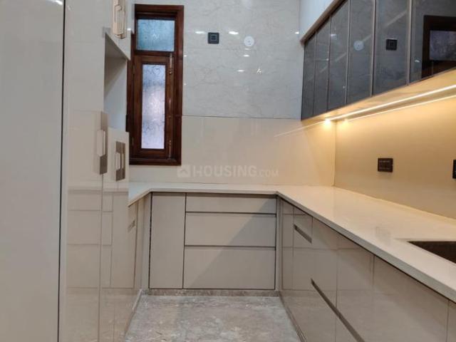 3 BHK Apartment in Sector 9 Rohini for resale New Delhi. The reference number is 20220372