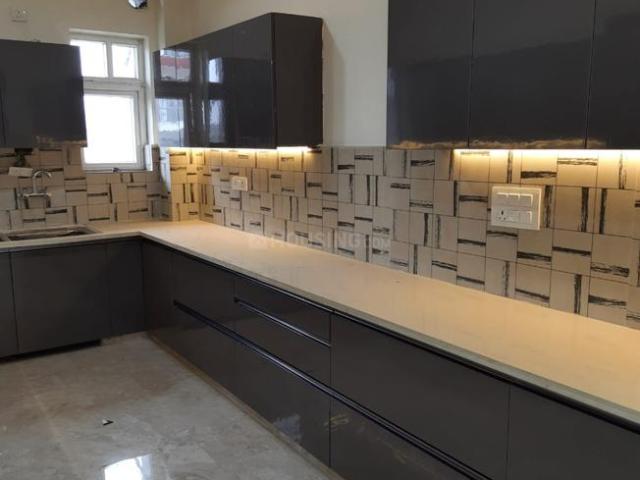3 BHK Apartment in Sector 9 Rohini for resale New Delhi. The reference number is 20308855