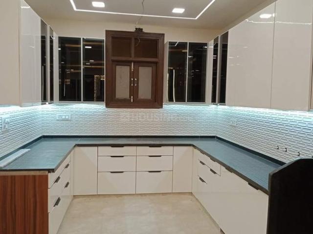 3 BHK Apartment in Sector 9 Rohini for resale New Delhi. The reference number is 20309706