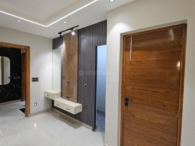 3 BHK Apartment in Sector 9 Rohini for resale New Delhi. The reference number is 21117178