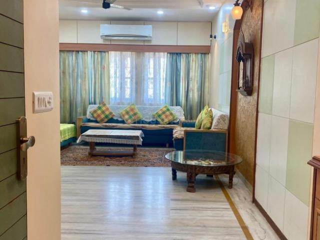 3 BHK Apartment in Shyamal for rent Ahmedabad. The reference number is 19226438