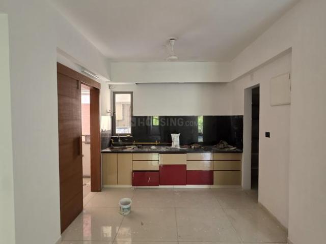 3 BHK Apartment in Shyamal for rent Ahmedabad. The reference number is 21311595
