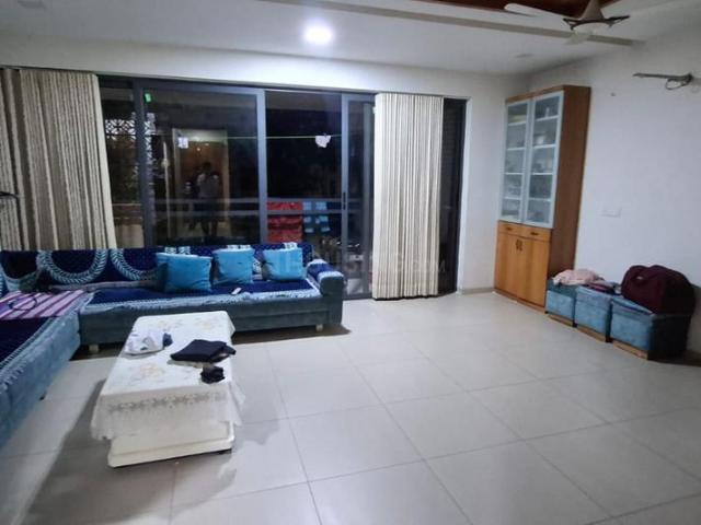 3 BHK Apartment in Shyamal for resale Ahmedabad. The reference number is 19961018