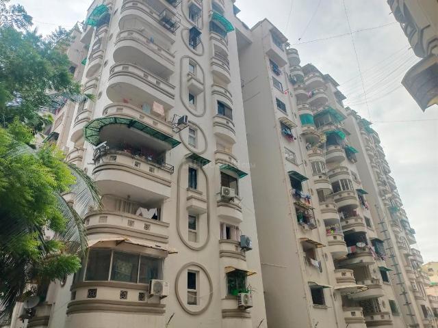 3 BHK Apartment in Shyamal for resale Ahmedabad. The reference number is 21037941