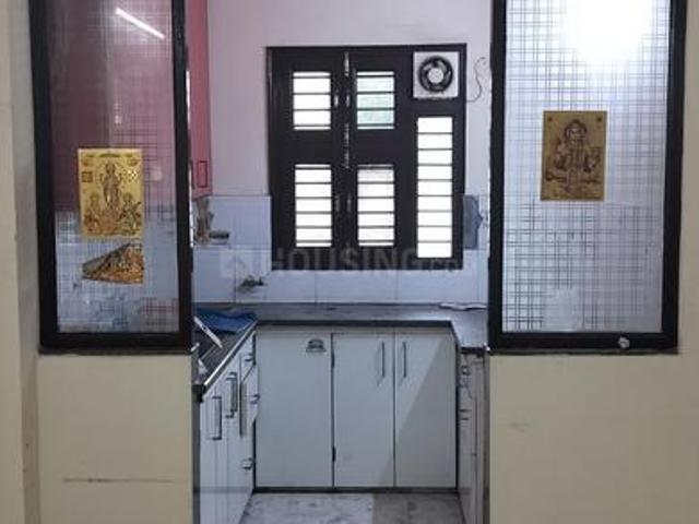 3 BHK Apartment in Shalimar Bagh for rent New Delhi. The reference number is 21114678