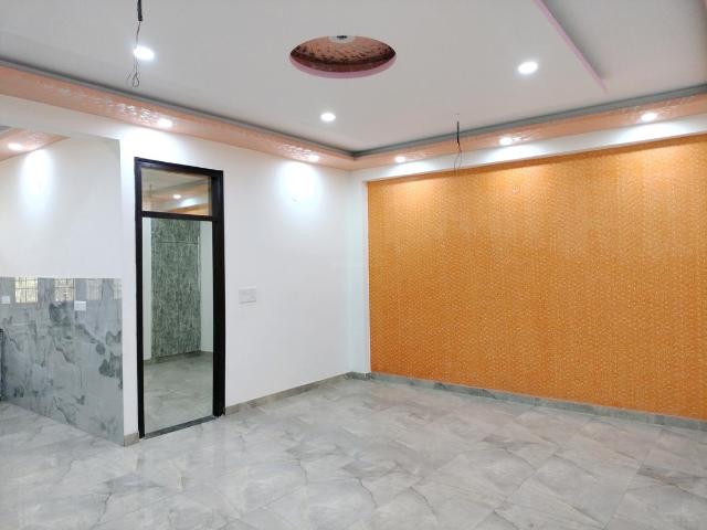 3 BHK Apartment in Shalimar Garden for resale Ghaziabad. The reference number is 16425763