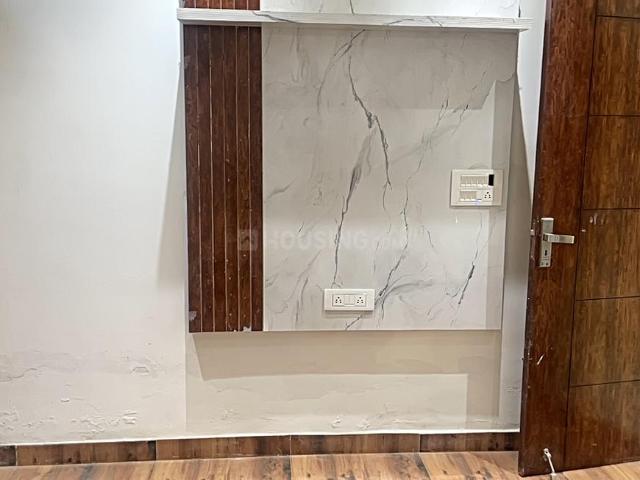3 BHK Apartment in Shalimar Garden for resale Ghaziabad. The reference number is 19811016