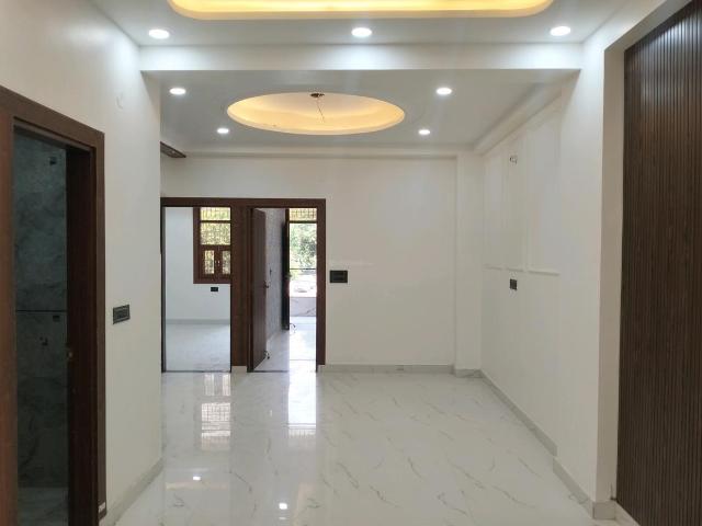 3 BHK Apartment in Shalimar Garden for resale Ghaziabad. The reference number is 19959650