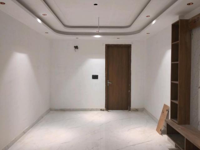 3 BHK Apartment in Shalimar Garden for resale Ghaziabad. The reference number is 21351331
