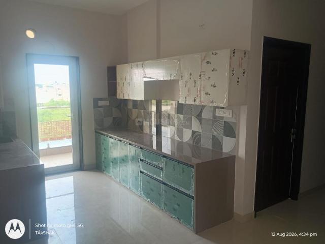 3 BHK Apartment in Shankar Nagar for rent Raipur. The reference number is 21098022