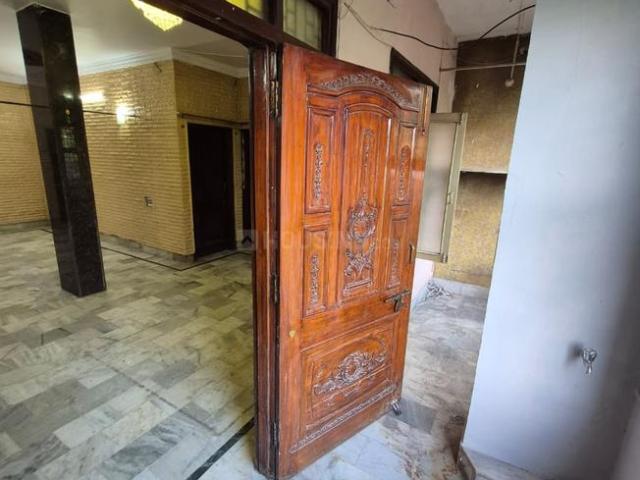 3 BHK Apartment in Shankar Nagar for rent Raipur. The reference number is 21377581