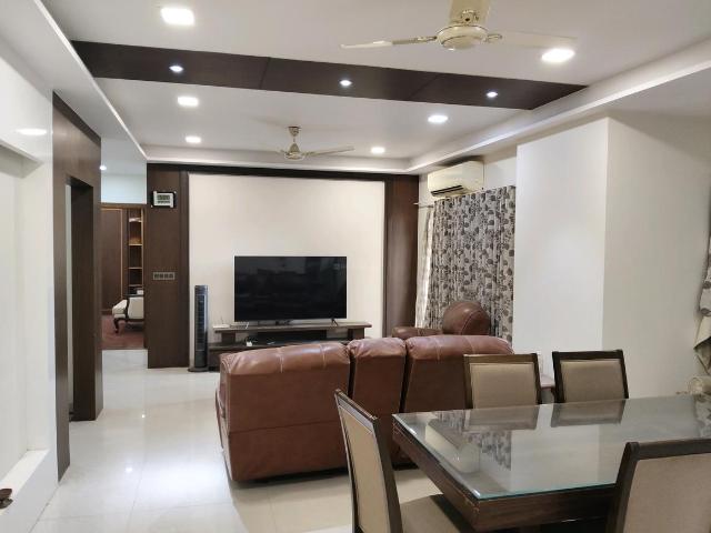 3 BHK Apartment in Vaishno Devi Circle for rent Ahmedabad. The reference number is 18905193