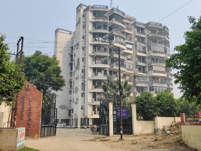 3 BHK Apartment in Shastri Nagar for resale Ghaziabad. The reference number is 18424085