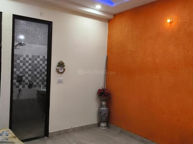 3 BHK Apartment in Shastri Nagar for resale Ghaziabad. The reference number is 20193440