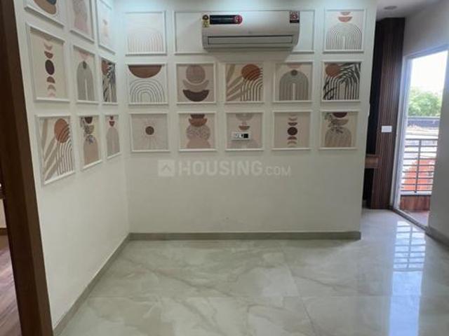 3 BHK Apartment in Shastri Nagar for resale Ghaziabad. The reference number is 20292610