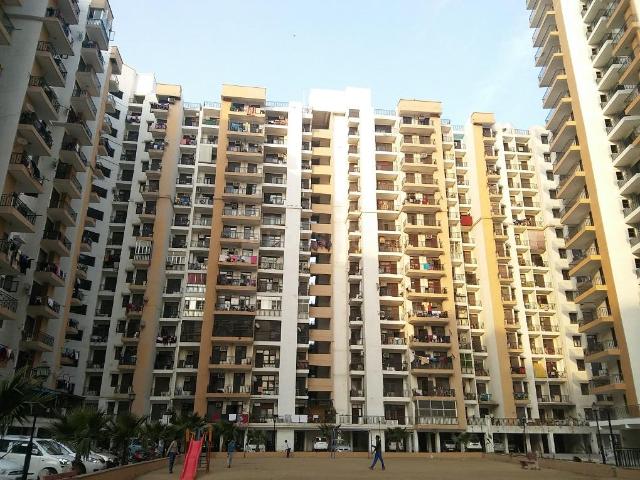 3 BHK Apartment in Shastri Nagar for resale Ghaziabad. The reference number is 21079057