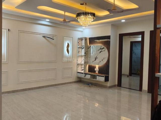 3 BHK Apartment in Shastri Nagar for resale Ghaziabad. The reference number is 21123932