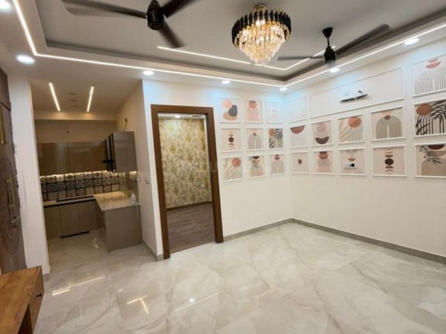 3 BHK Apartment in Shastri Nagar for resale Ghaziabad. The reference number is 21343478