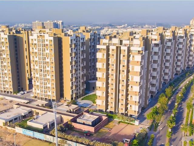 3 BHK Apartment in Shela for rent Ahmedabad. The reference number is 21034847