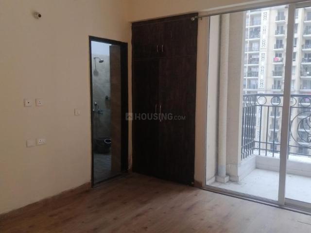 3 BHK Apartment in Siddharth Vihar for rent Ghaziabad. The reference number is 19767854