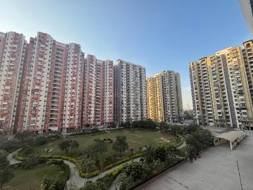 3 BHK Apartment in Siddharth Vihar for rent Ghaziabad. The reference number is 20045872