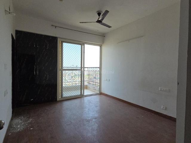 3 BHK Apartment in Siddharth Vihar for rent Ghaziabad. The reference number is 20175760