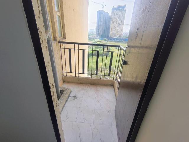 3 BHK Apartment in Siddharth Vihar for rent Ghaziabad. The reference number is 20583444
