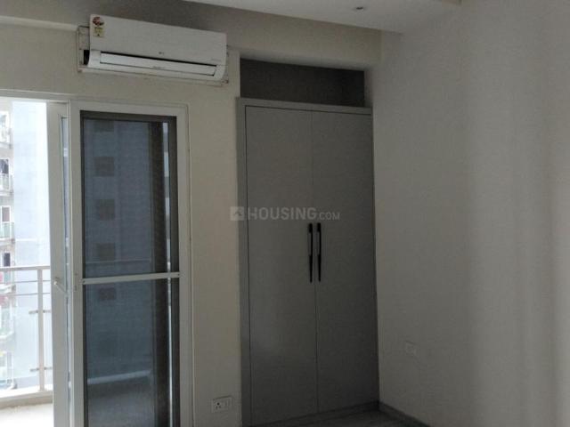 3 BHK Apartment in Siddharth Vihar for rent Ghaziabad. The reference number is 20646797