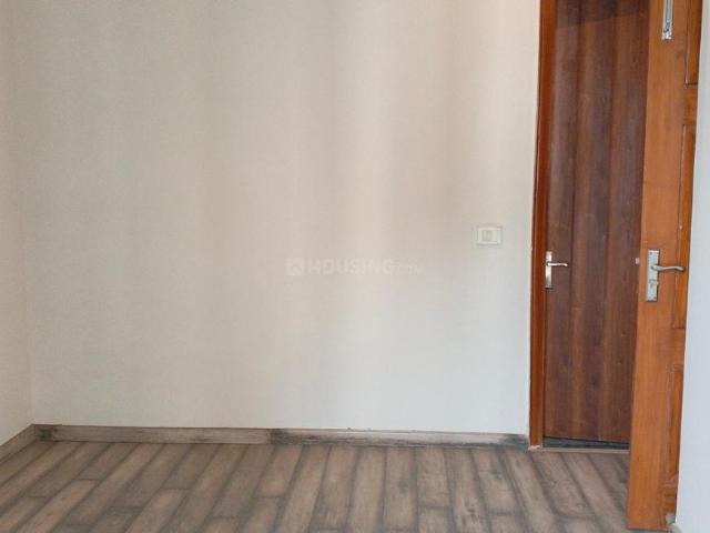 3 BHK Apartment in Siddharth Vihar for rent Ghaziabad. The reference number is 20782216