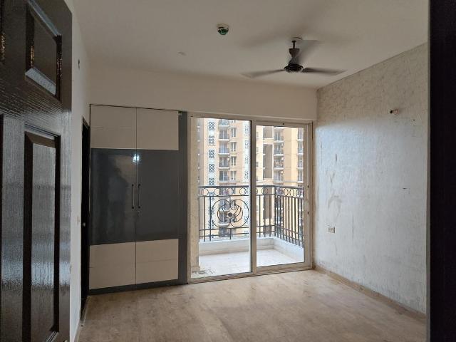 3 BHK Apartment in Siddharth Vihar for rent Ghaziabad. The reference number is 20913911