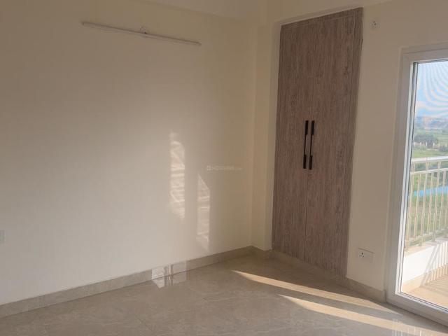 3 BHK Apartment in Siddharth Vihar for rent Ghaziabad. The reference number is 21142199