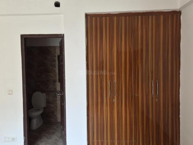 3 BHK Apartment in Siddharth Vihar for rent Ghaziabad. The reference number is 21151572