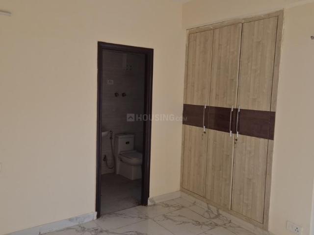 3 BHK Apartment in Siddharth Vihar for rent Ghaziabad. The reference number is 21112434